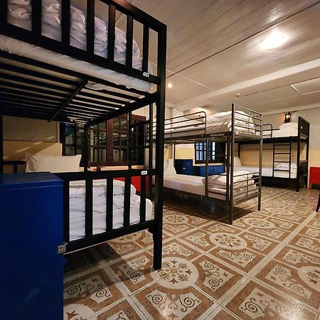 Club One Seven Gaymen Chiang Mai Hotell Exteriör bild
