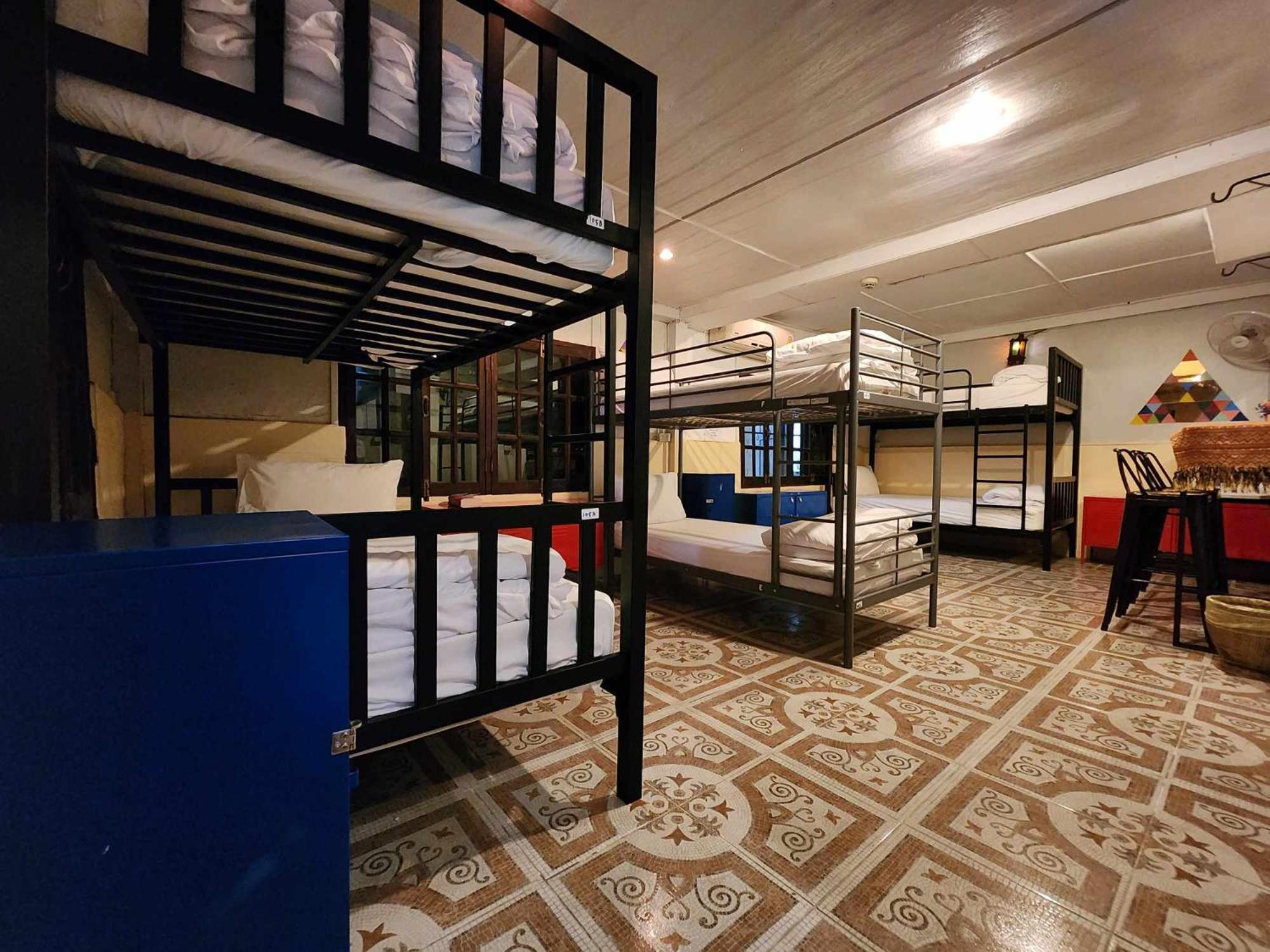 Club One Seven Gaymen Chiang Mai Hotell Exteriör bild