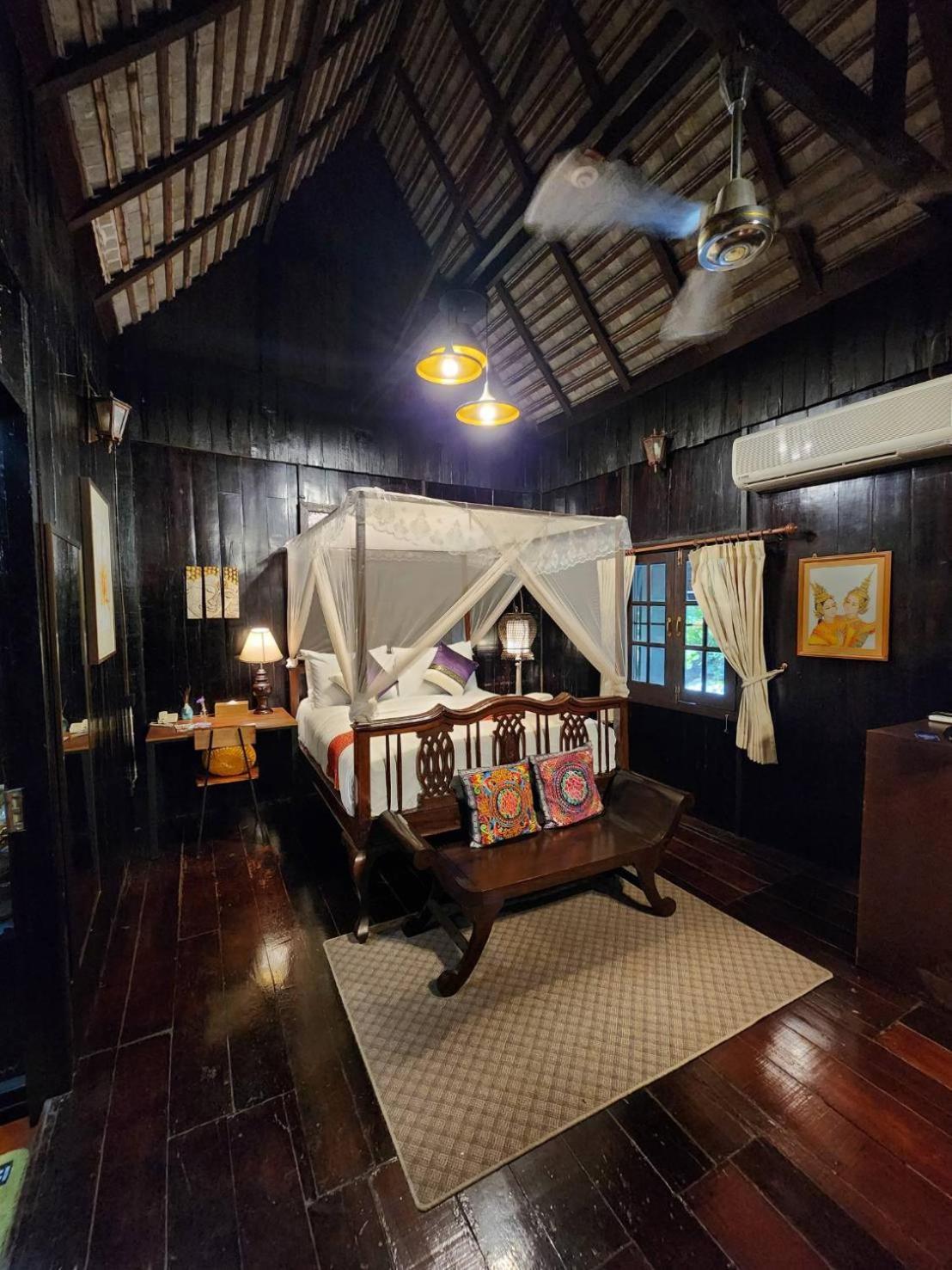 Club One Seven Gaymen Chiang Mai Hotell Exteriör bild