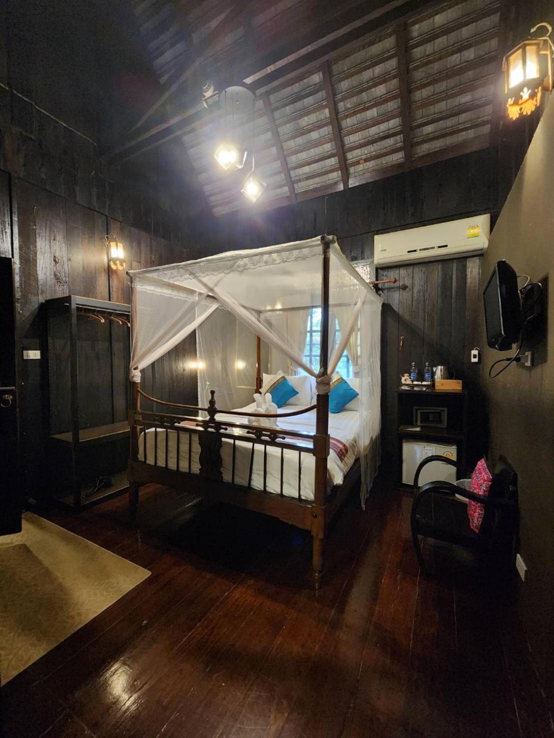 Club One Seven Gaymen Chiang Mai Hotell Exteriör bild