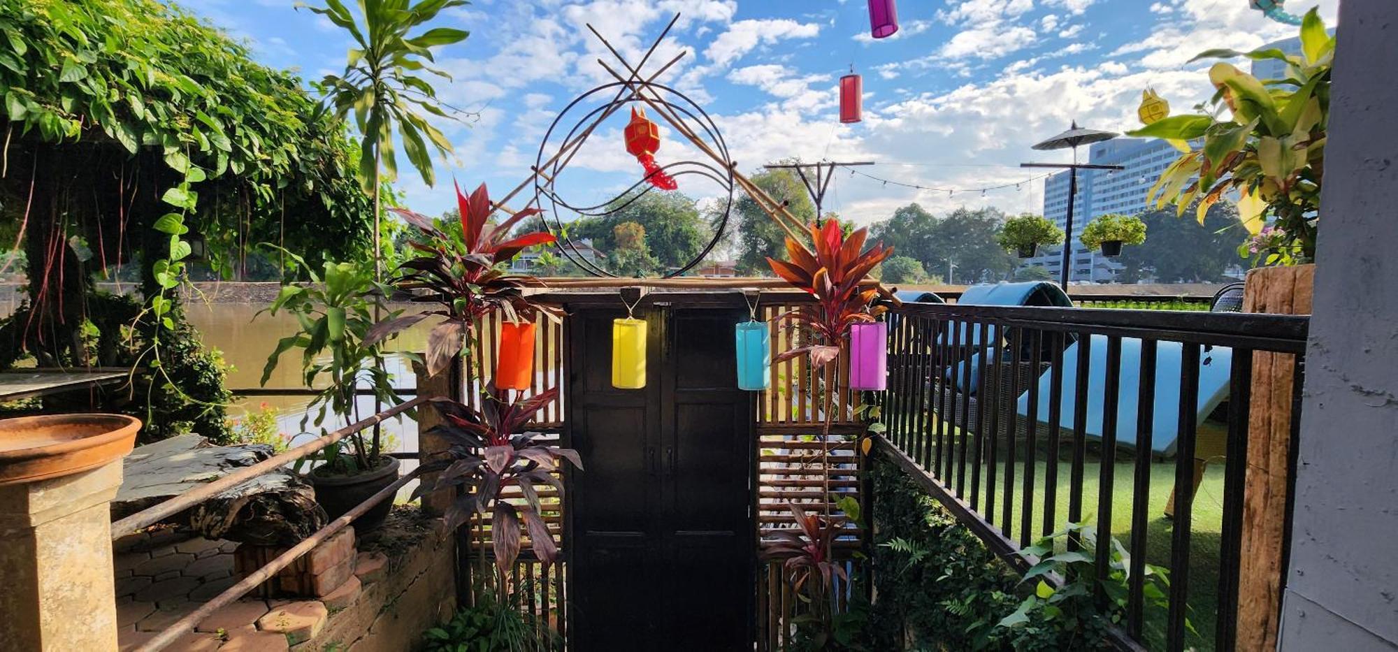 Club One Seven Gaymen Chiang Mai Hotell Exteriör bild