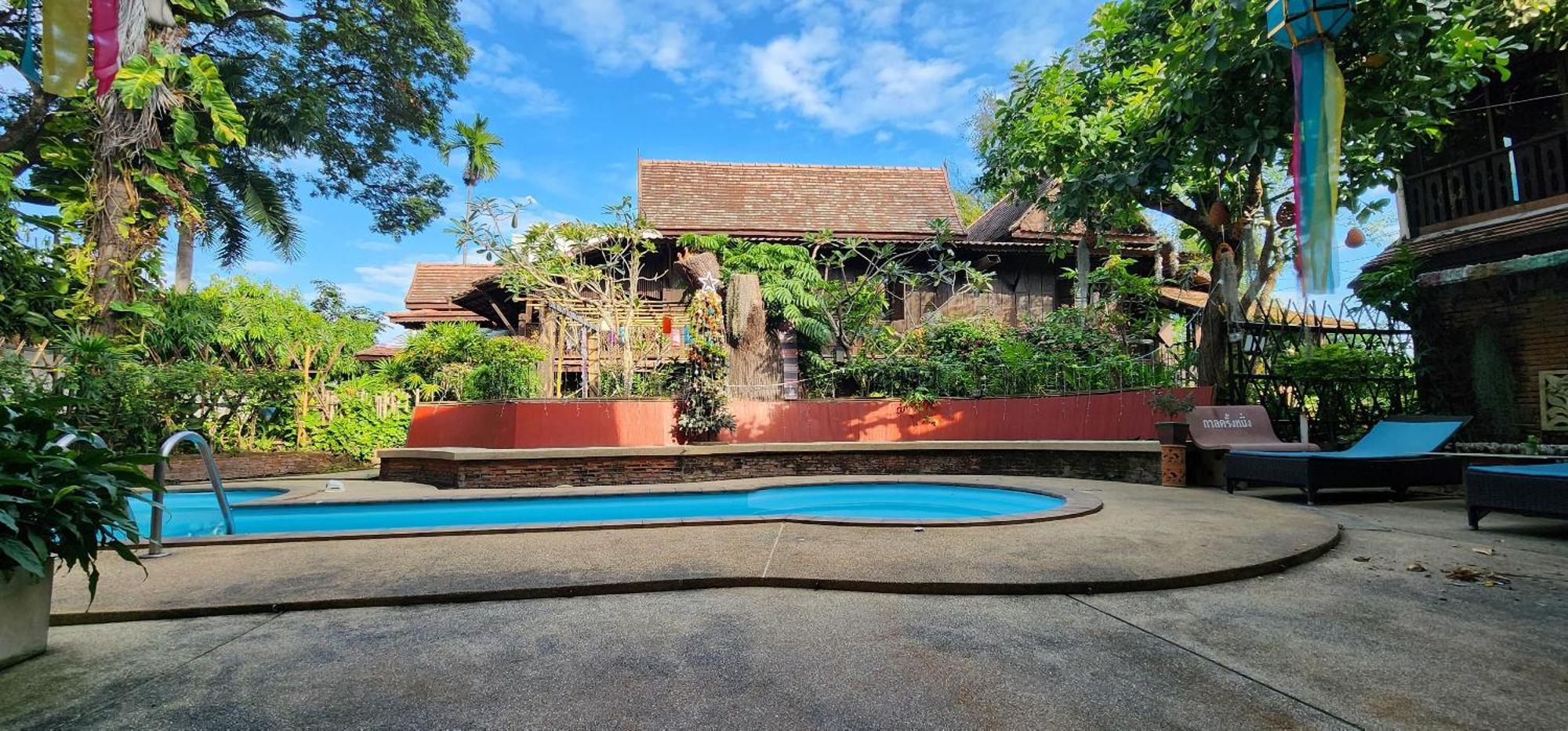 Club One Seven Gaymen Chiang Mai Hotell Exteriör bild