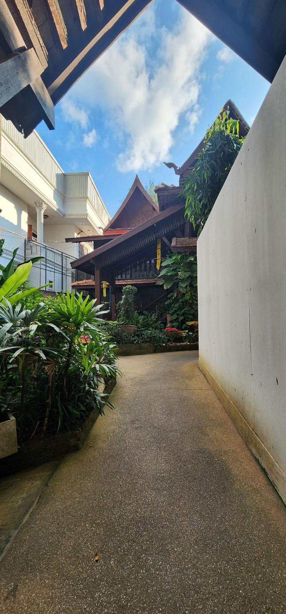 Club One Seven Gaymen Chiang Mai Hotell Exteriör bild