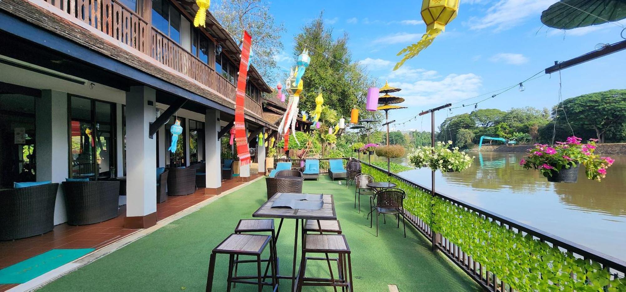 Club One Seven Gaymen Chiang Mai Hotell Exteriör bild