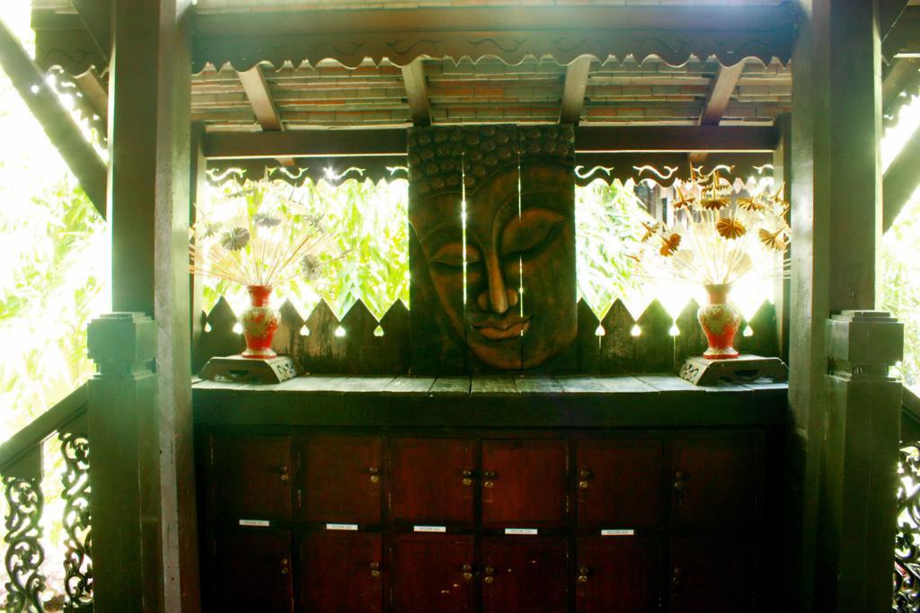 Club One Seven Gaymen Chiang Mai Hotell Exteriör bild